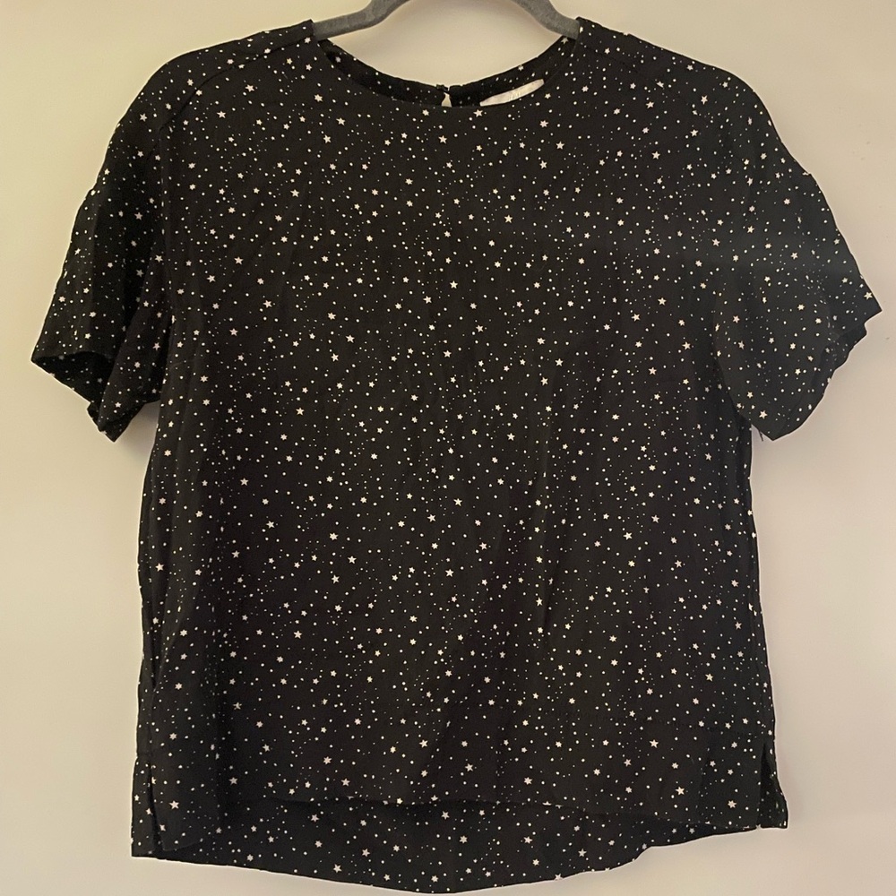H&M star patterned black and white short sleeve shirt
